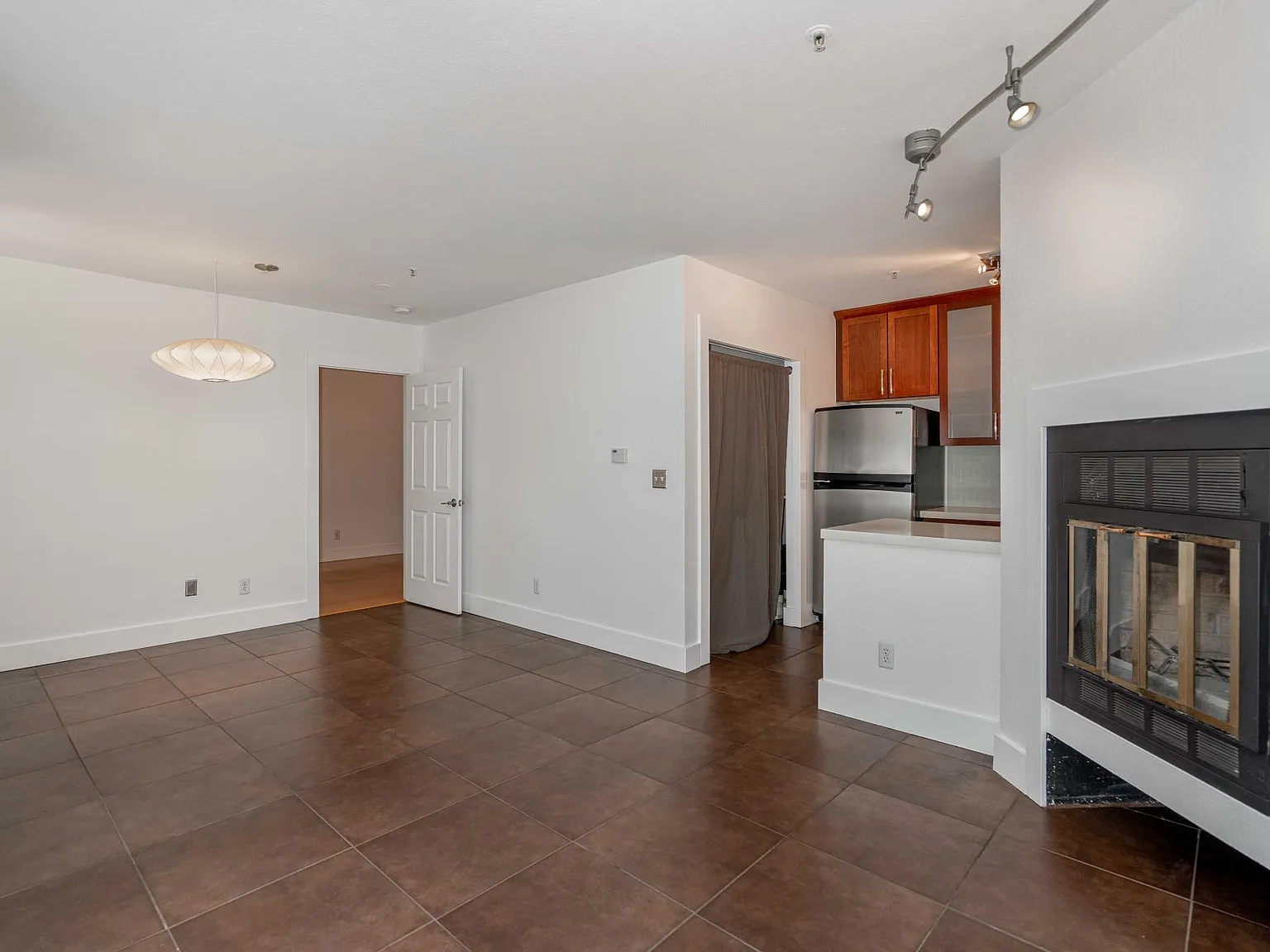 1 bed, 650 sqft, $2,400 — Photo 4