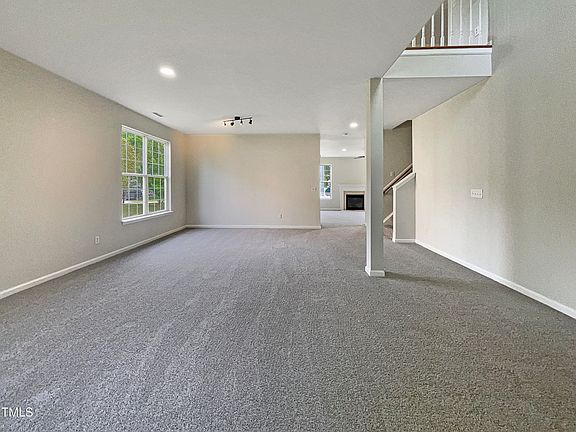 3rd image of 6 Heatherford Ct