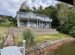 110 Pebble Brook Ln, Moneta, VA 24121