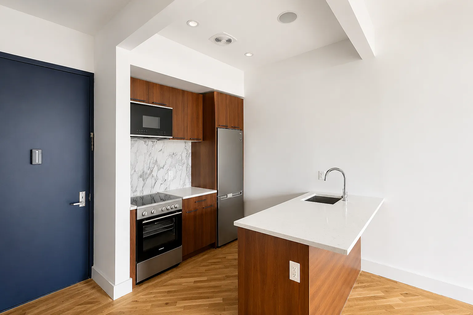 1106 Gates Avenue — Photo 2