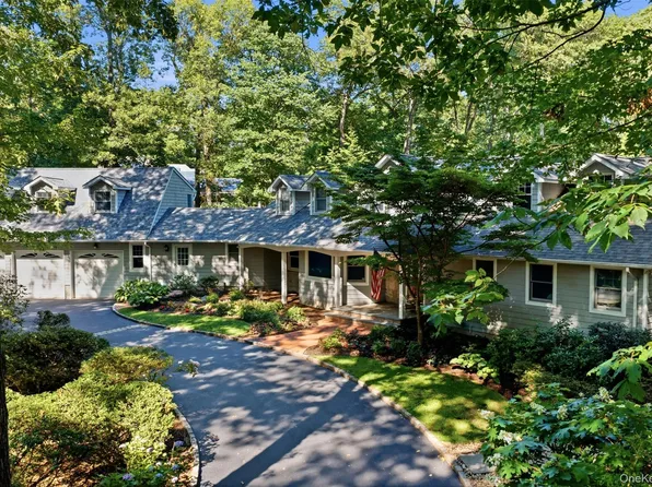 31 Crosby Place, Cold Spring Harbor, NY 11724