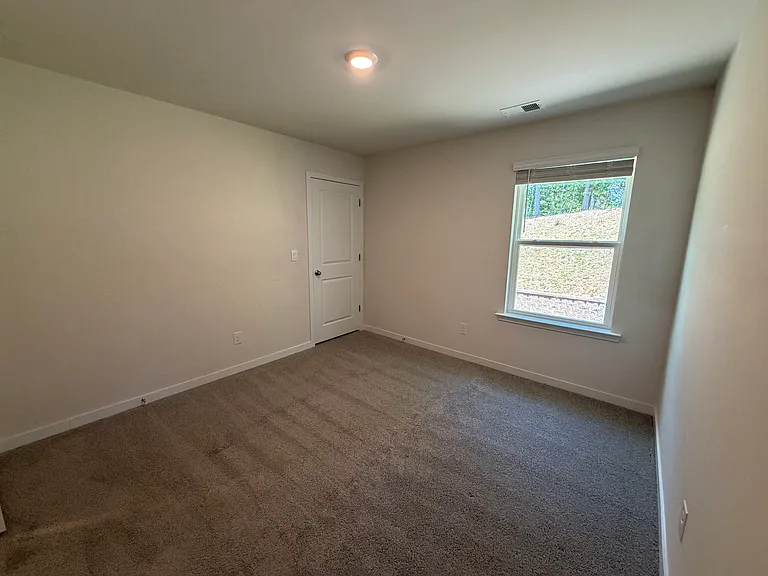 1013 20th Avenue Loop SE — Photo 2