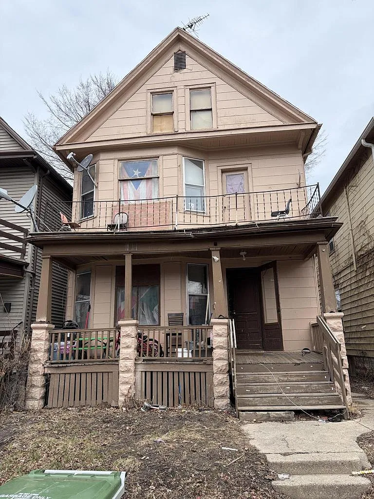 1912 West Rogers STREET photo 1