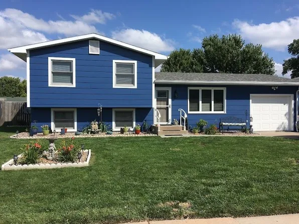 1227 E 5th St, Hastings, NE 68901