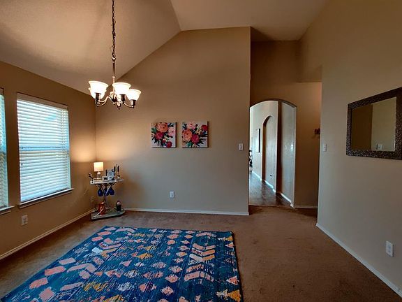 3rd image of 2909 Glenoaks Dr