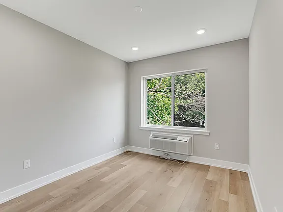 402 E Walnut Ln #12B — Photo 9