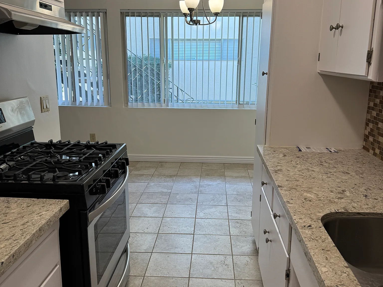 2 bed, 700 sqft, $2,595 — Photo 4