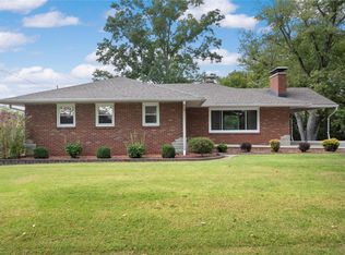 8405 Hillview Dr, Belleville, IL 62223