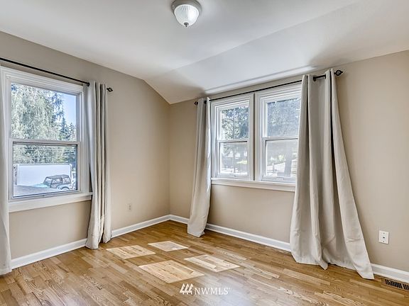 5th image of 11817 3rd Ave S
