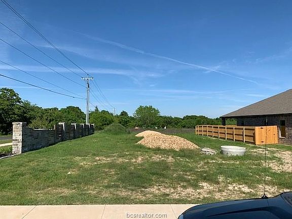 4th image of 3901 Eskew Dr