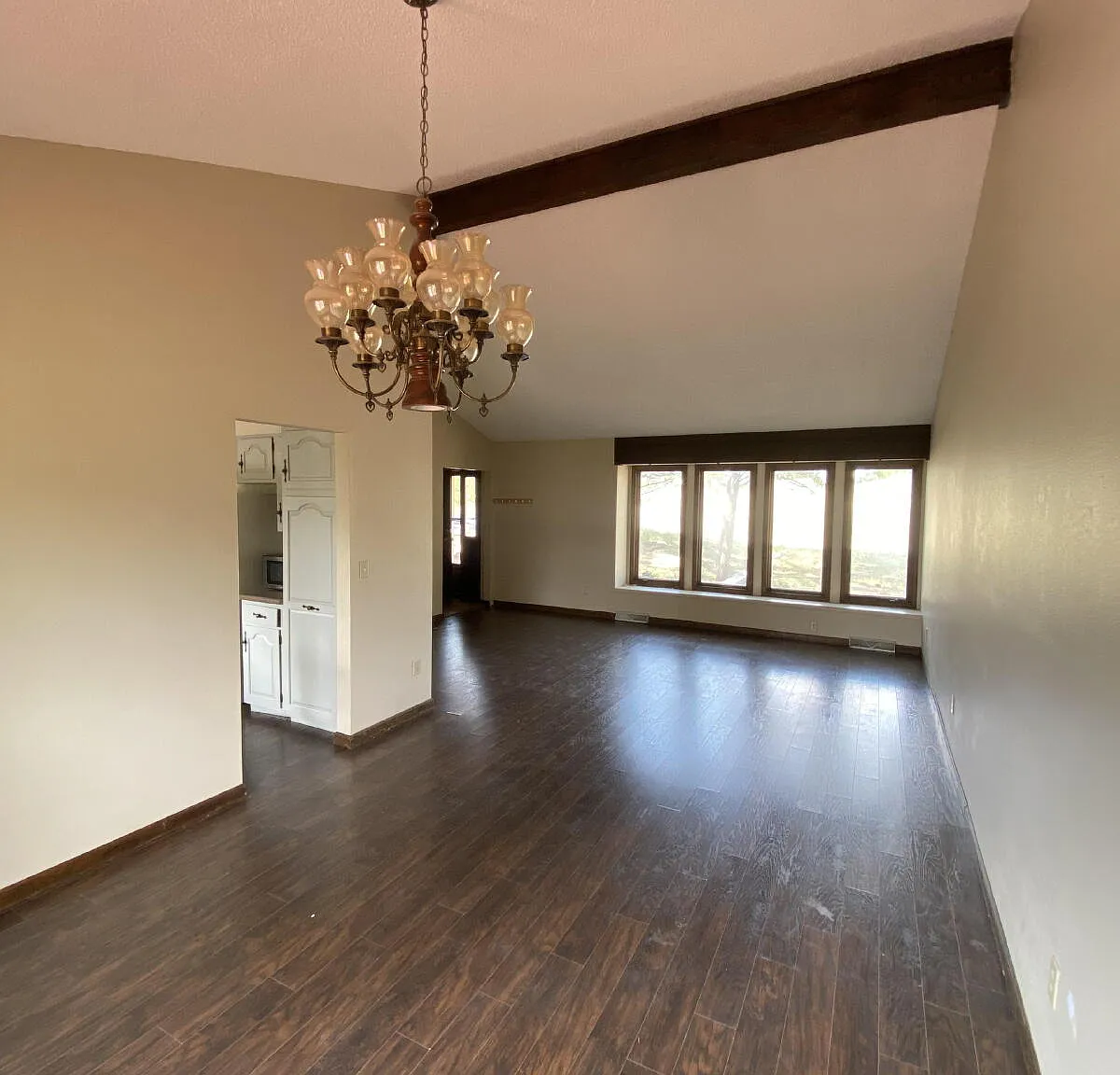 4 bed, 4.0 bath, 2952 sqft, $3,200 — Photo 4