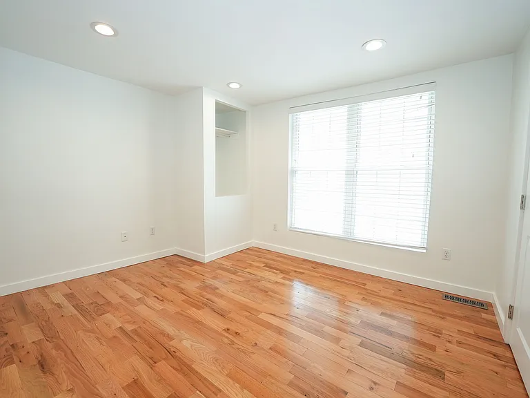 1274 N 5th St — Photo 8