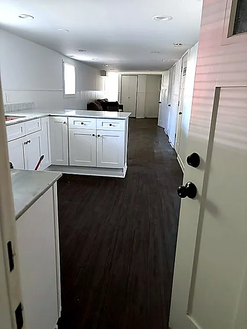 Building Photo - 3800 W 64th St #BASEMENT