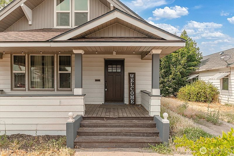 3rd image of 309 E 3rd Street