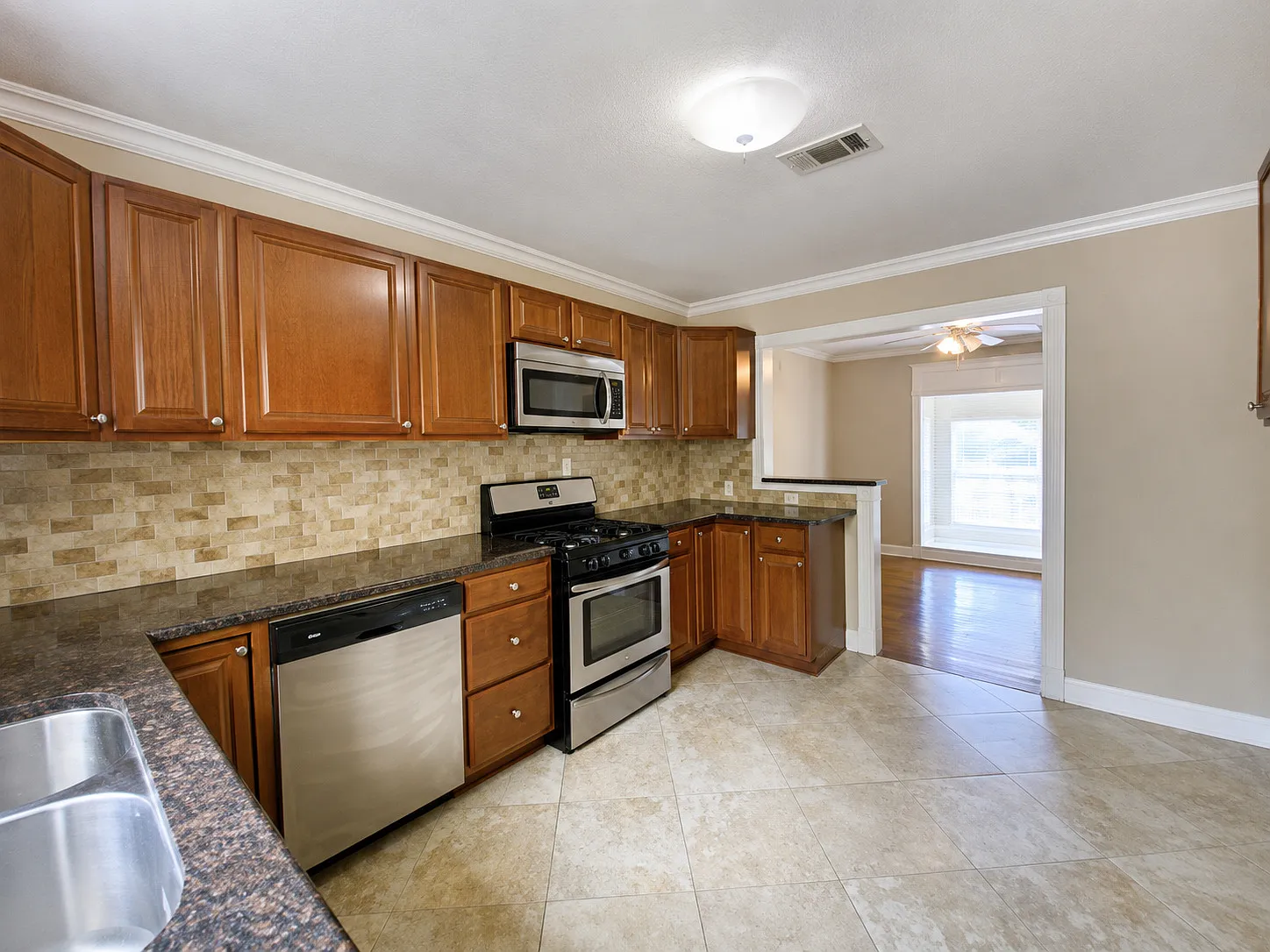 3 bed, 1459 sqft, $2,700 — Photo 3