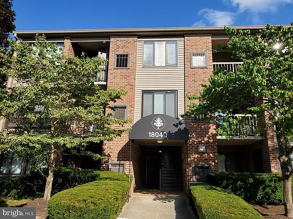 2nd image of 18040 Chalet Dr #15204