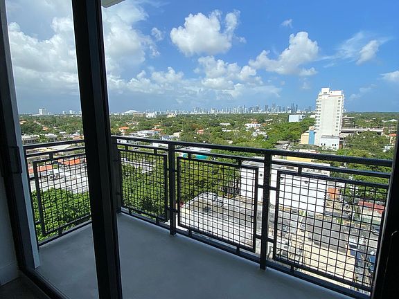5th image of 3180 Coral Way #1501