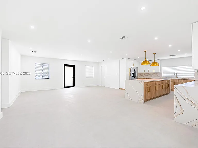 11835 SW 37th St — Photo 13