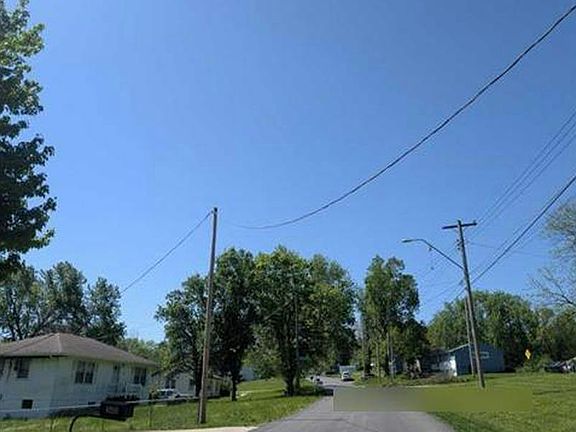 5th image of 5601 NE Meadowbrook Rd