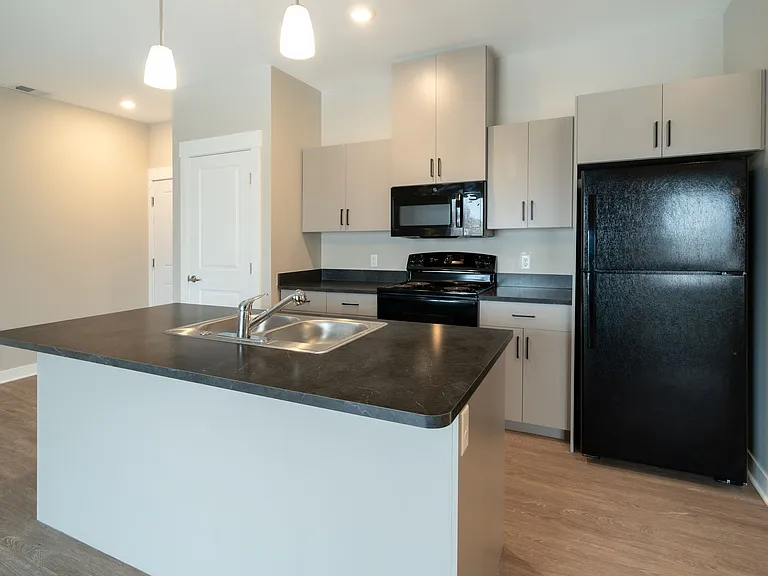 3-web-or-mls-2111-heyboer-dr_12102024