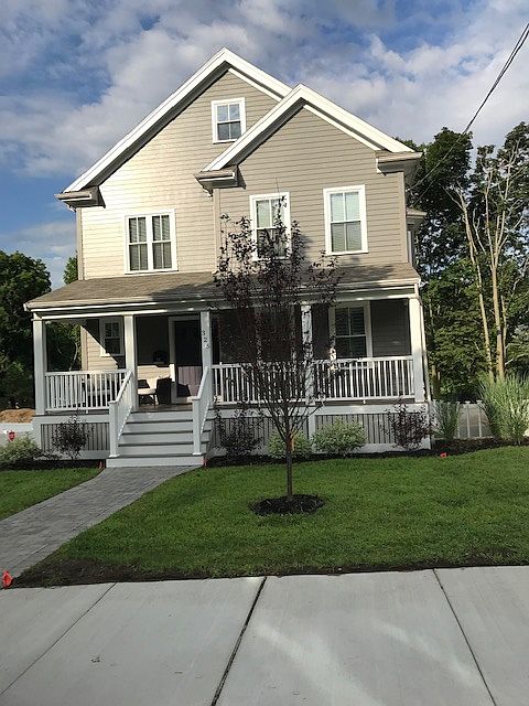 2nd image of 325 Metropolitan Ave