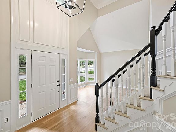 4th image of 5317 Fairvista Dr