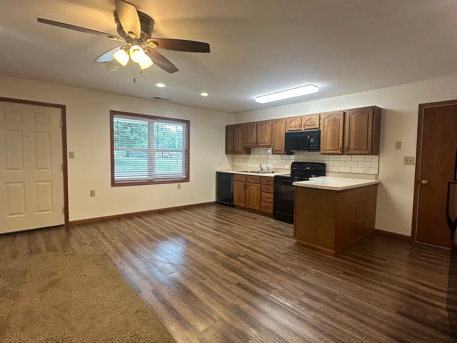 3 bed, 1092 sqft, $1,250 — Photo 3