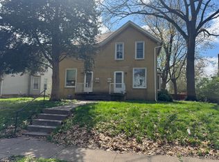 915 W 14th St, Davenport, IA 52804