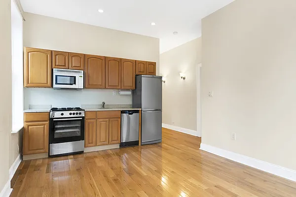 Rented by Cooper & Cooper Real Estate | media 2