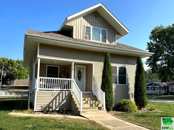 1219 4th St, Hull, IA 51239