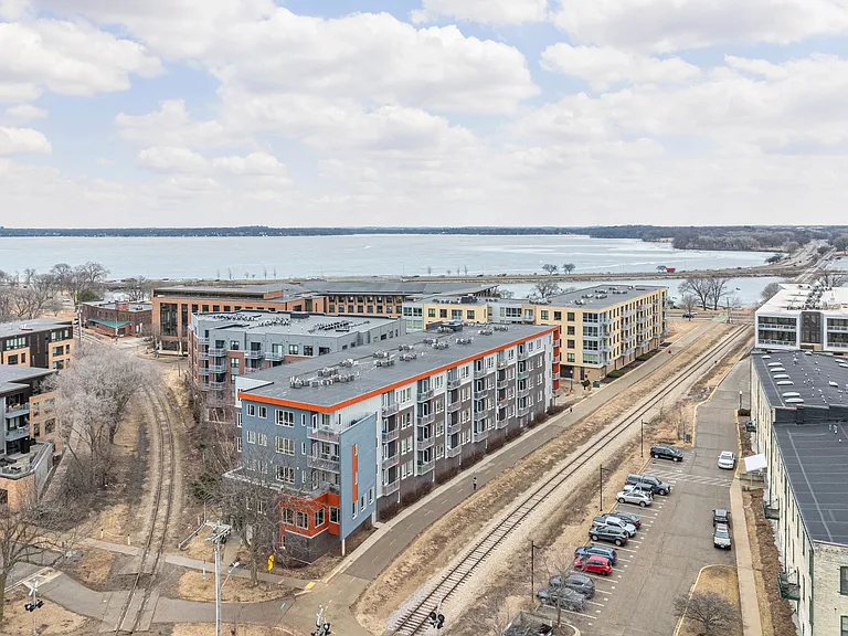 640 W Wilson St — Photo 17