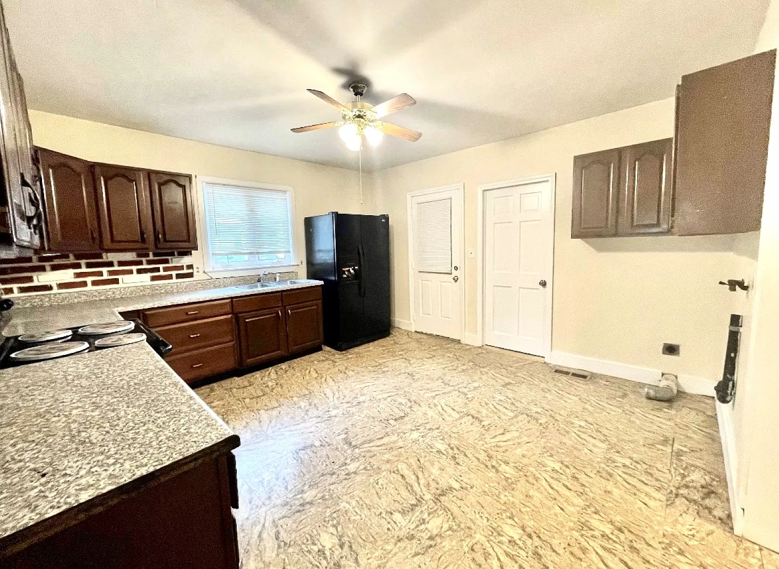 4 bed, 1400 sqft, $2,400 — Photo 2