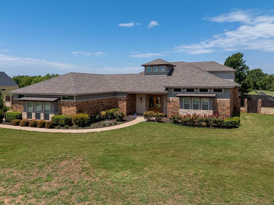 1st image of 302 Southwind Cir