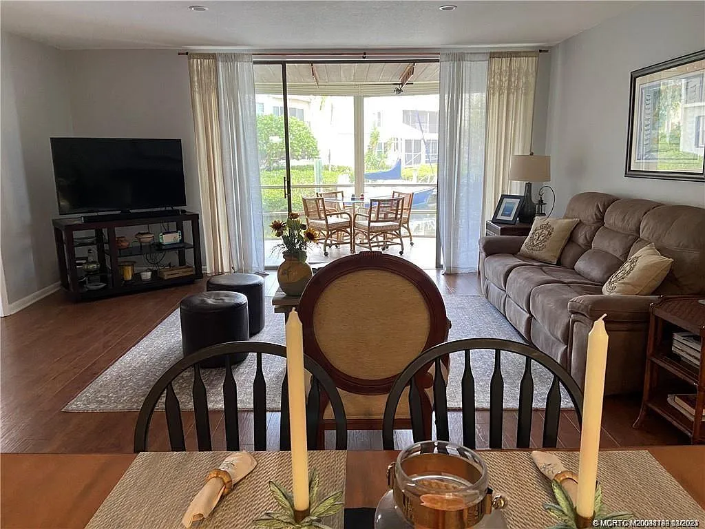 2 bed, 2.0 bath, 1460 sqft, $3,000 — Photo 4