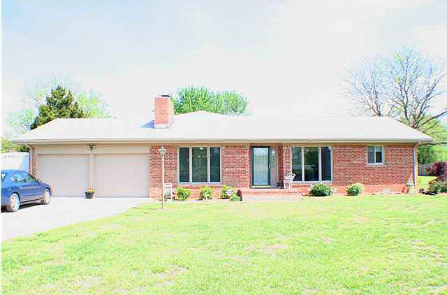 1st image of 3 Fairlane Dr