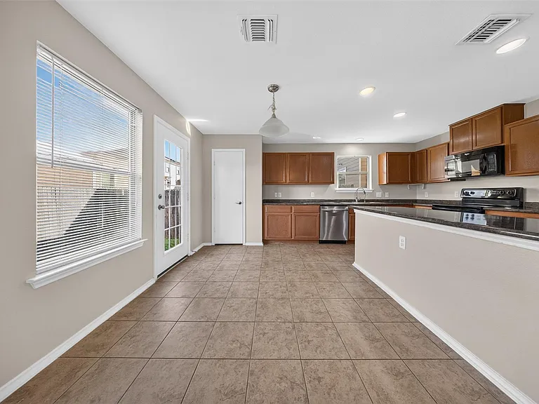 9001 Bird Brook Ln — Photo 11