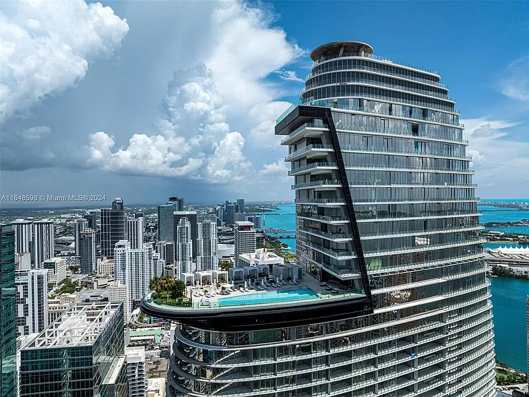 300 Biscayne Blvd #4707W — Photo 15