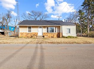 114 W B St, Okeene, OK 73763