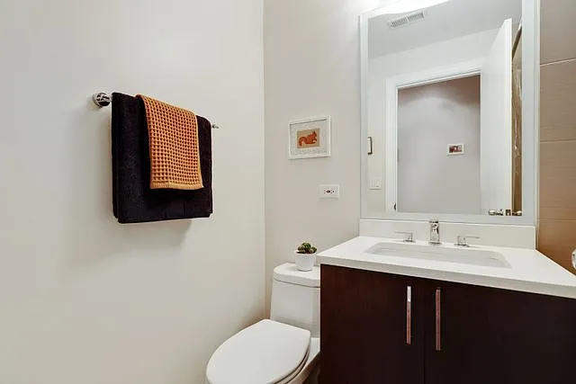1455 W Cuyler Ave #2E — Photo 4