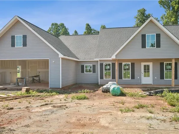 86 Gregorys Grange Dr, Yanceyville, NC 27379