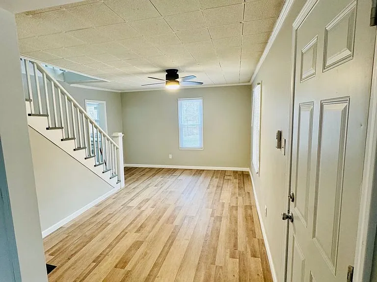3305 N Russell Rd — Photo 5