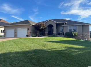 1532 Winsor Dr, Quincy, IL 62305