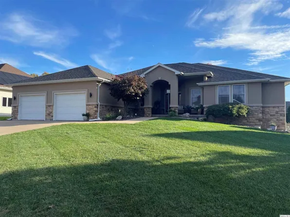 1532 Winsor Dr, Quincy, IL 62305