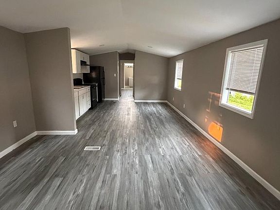 2nd image of 100 Lariat Rd