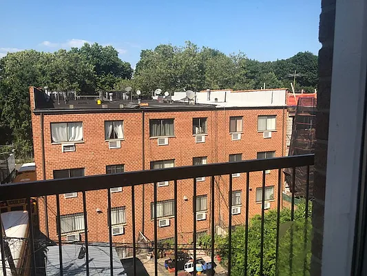 Rented by 18 REALTY | media 11