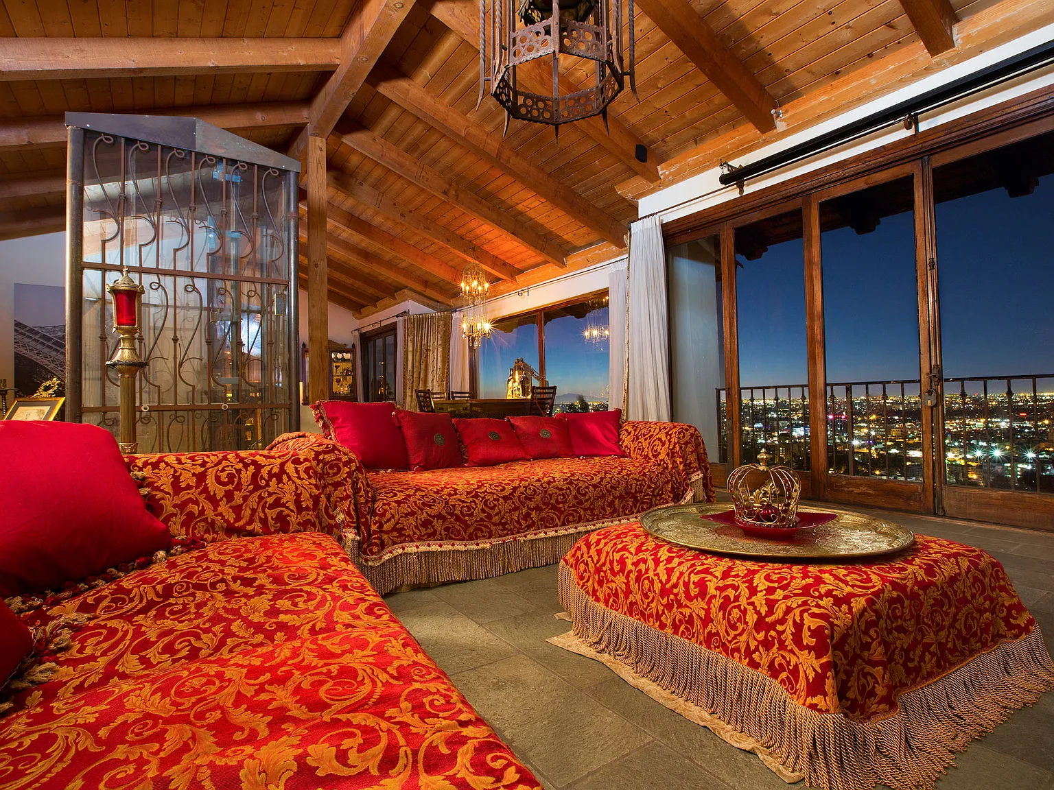 5 bed, 5.5 bath, 6000 sqft, $25,999 — Photo 3