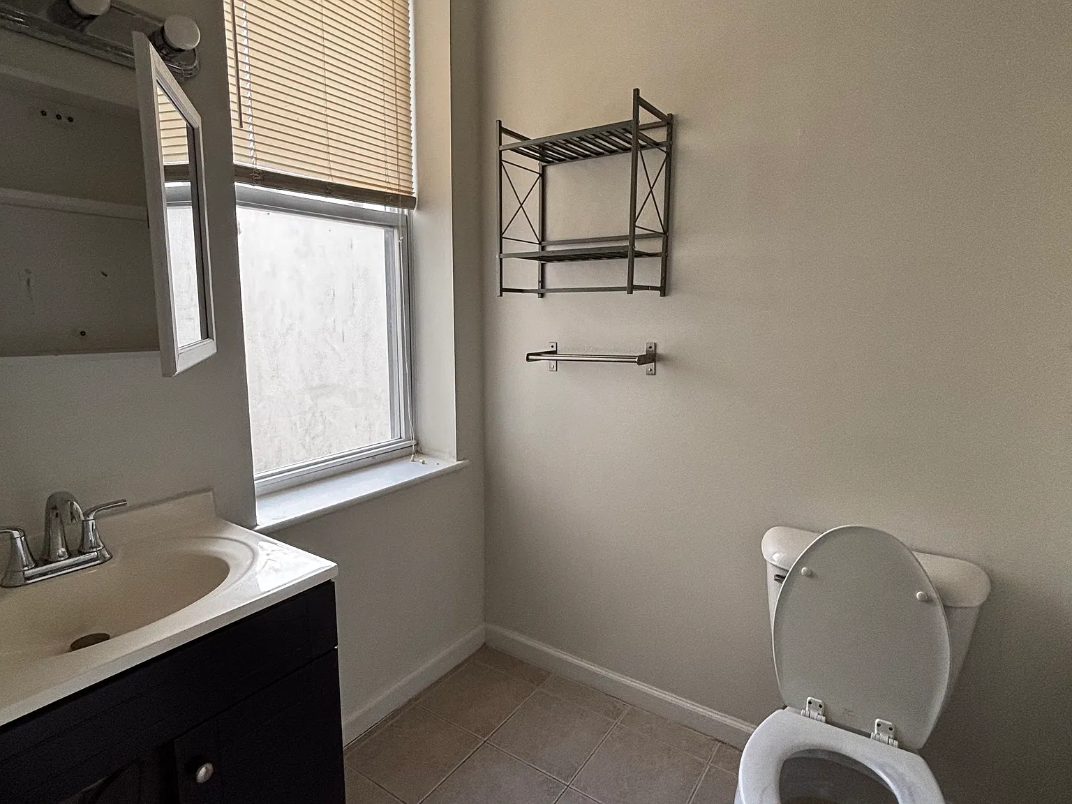 1 bed, 750 sqft, $1,200 — Photo 4