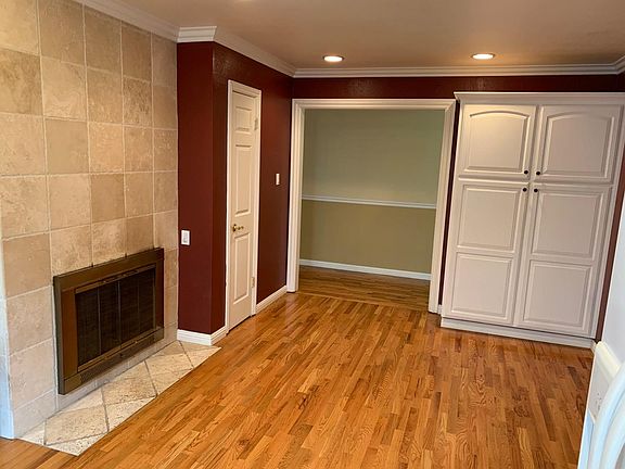 3rd image of 3314 Lindenoaks Dr