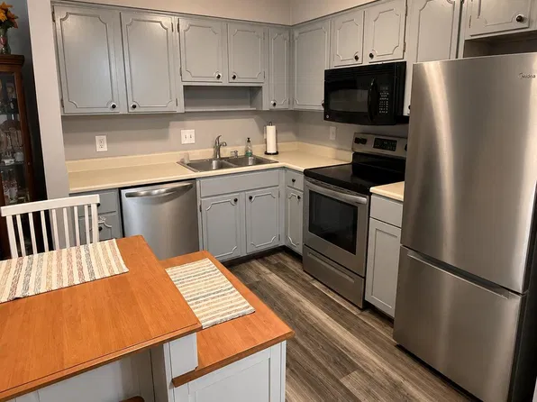 1935 Gardiner Ln APT D48, Louisville, KY 40205
