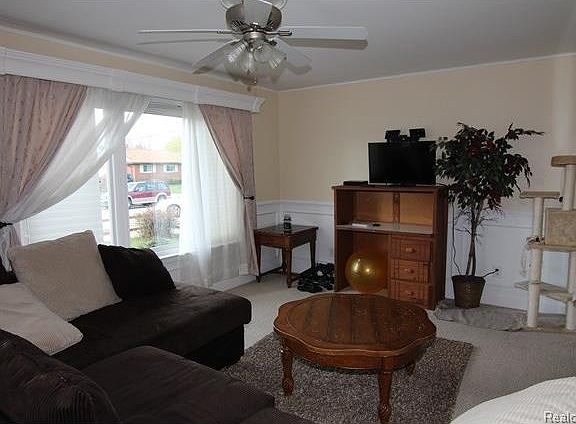 3rd image of 35039 Sansburn St